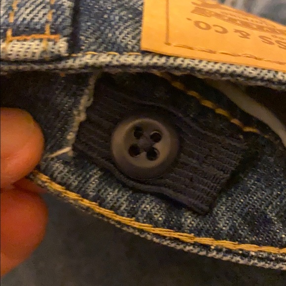 2 Levi’s Shorts - Picture 6 of 6